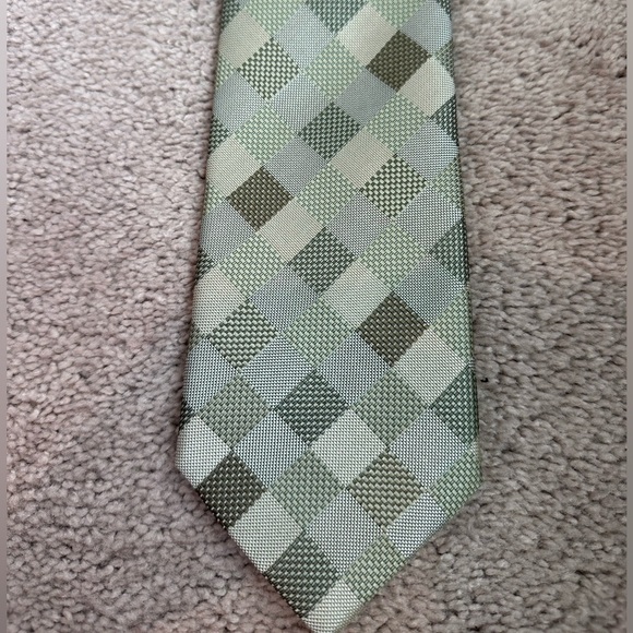 EUC Bundle of 3 Ties - Picture 6 of 7